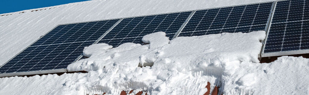 Installation-panneaux-solaires-neige